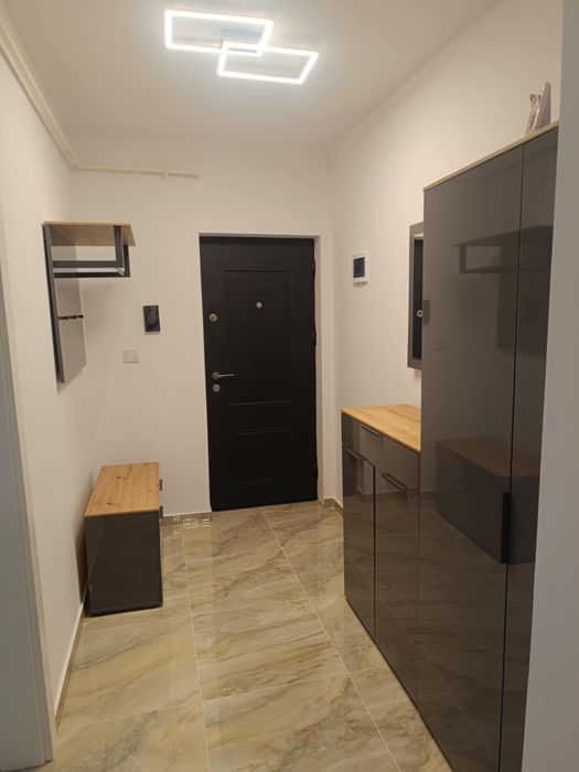 Inchiriez apartament doua camere decomandat