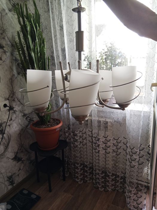 Продаётся люстра