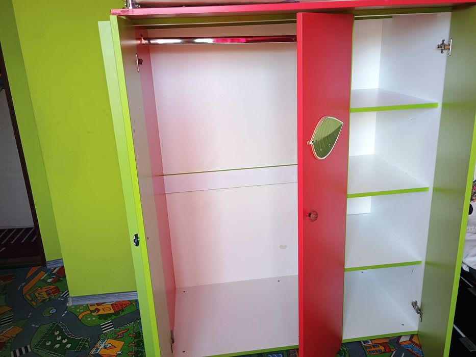 Pat copil etajat, cu dulap