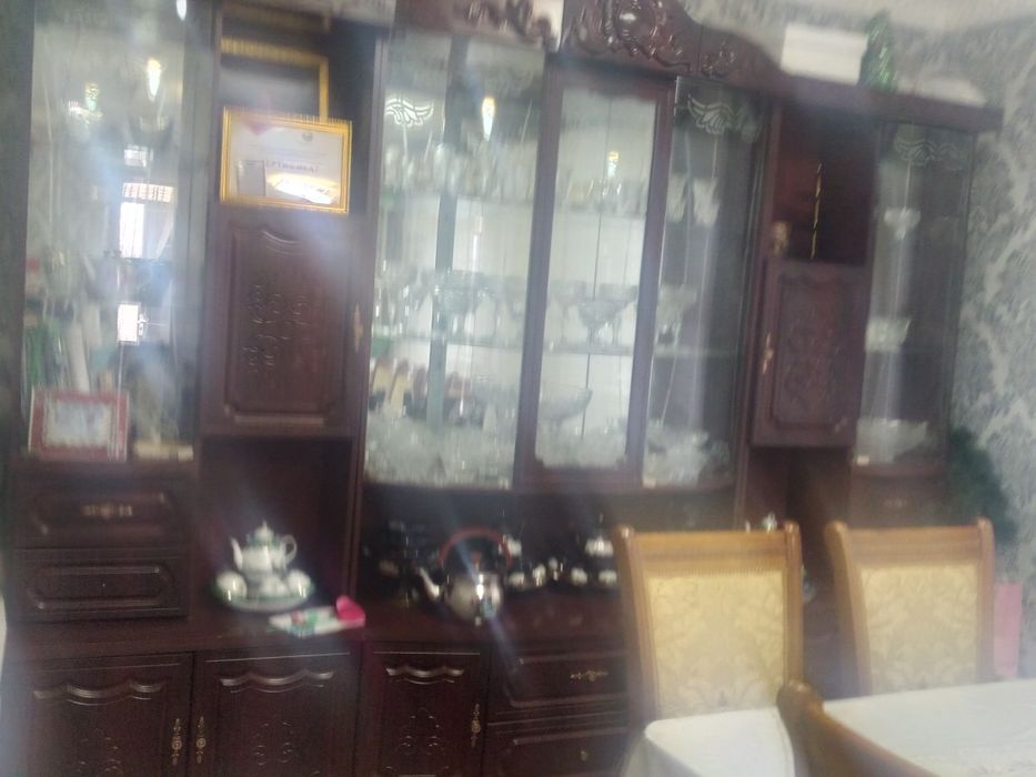 Bella stenka sotiladi.