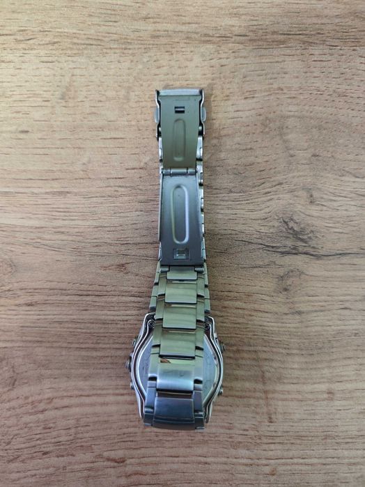 Продавам часовник ,,Casio"