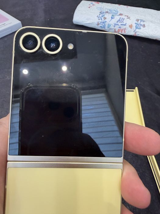 Продавам Samsung Z FLIP 6