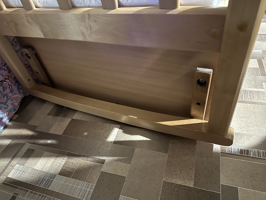 Продам детскую кроватку за 12000!