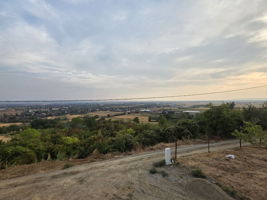 Teren intravilan ~2.000 mp Uileacu de Cris – panoramic, amenajat, curent trifazic