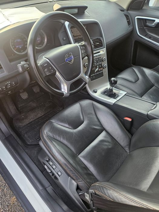 VOLVO XC60 2010 — imagine 3