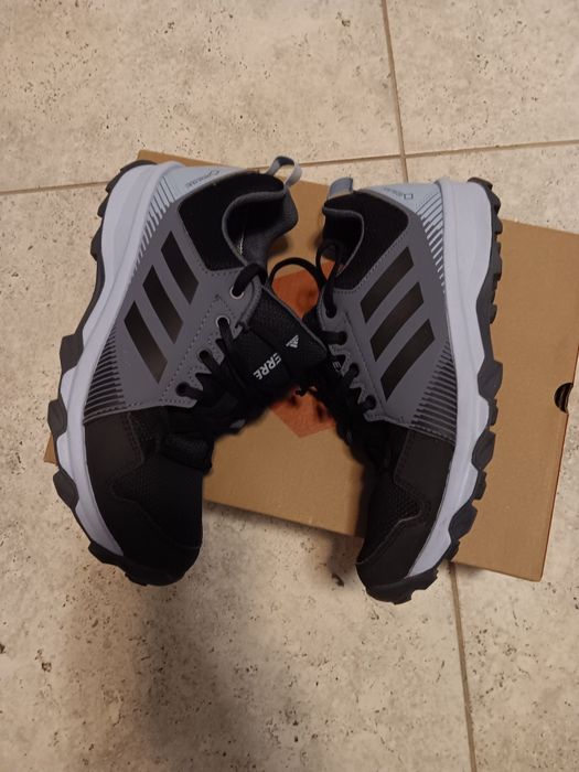 Adidași  gore  tex