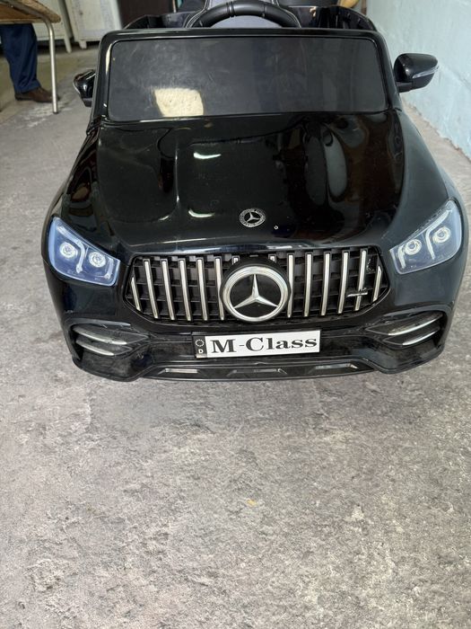 Акумулаторна кола Licensed Mercedes Benz M-Class