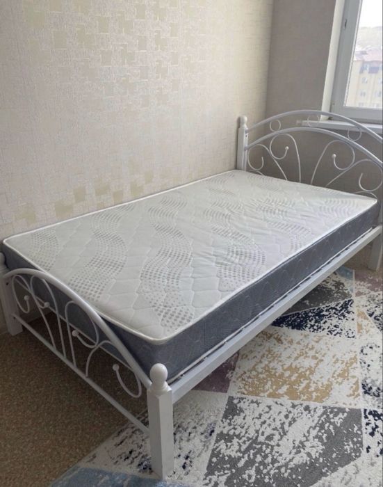 Продам кровать с матрасом