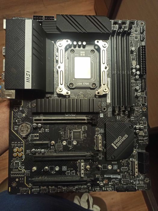 Intel core i5 12600kf + msi z690