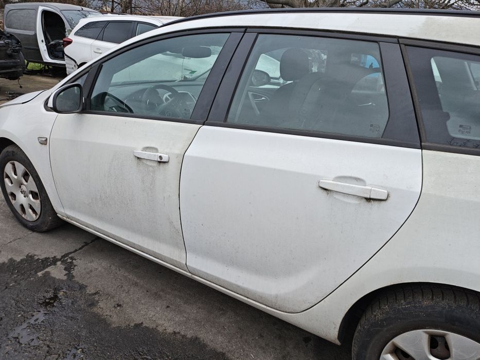 Врата/врати за Opel Astra J комби