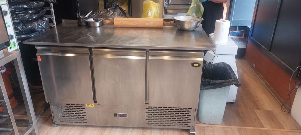 Хладилна маса с 3 врати