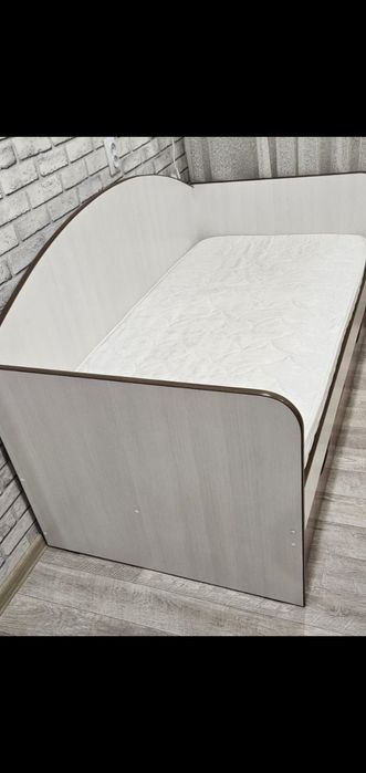 Кровать детская .