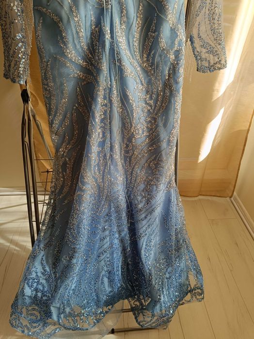 Официална рокля с пера