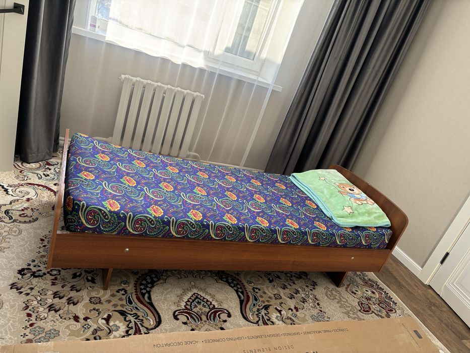 Кровать с матрасом