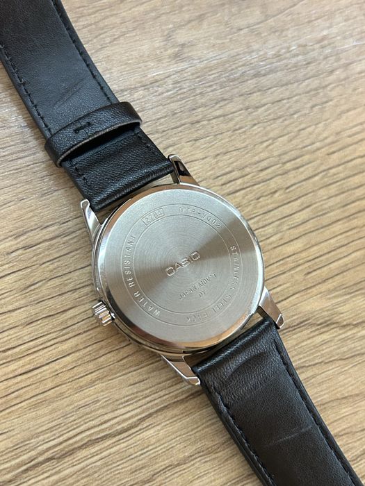Часовник  CASIO  MTP-V002