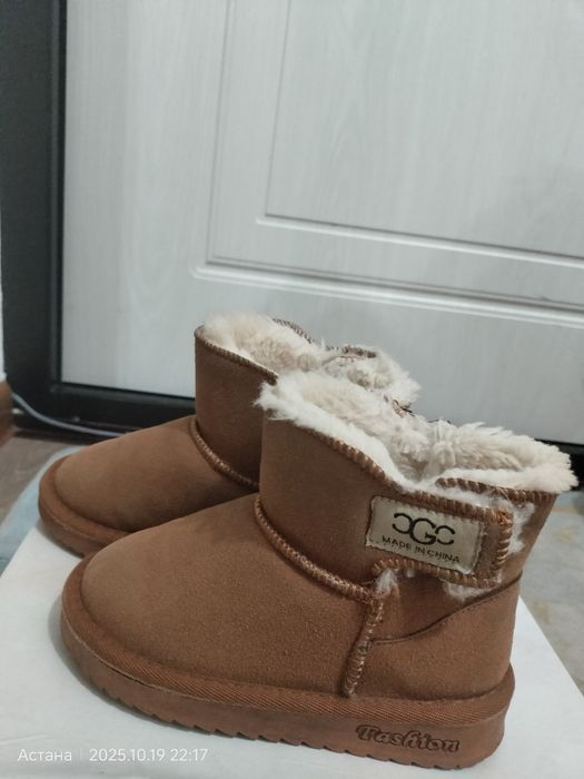 Продам угги детские