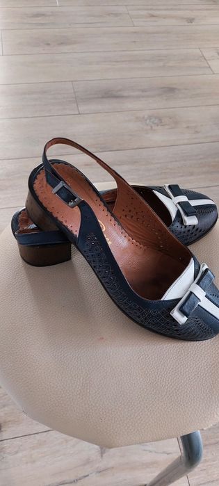 Продаю босоножки  женские, туфли
