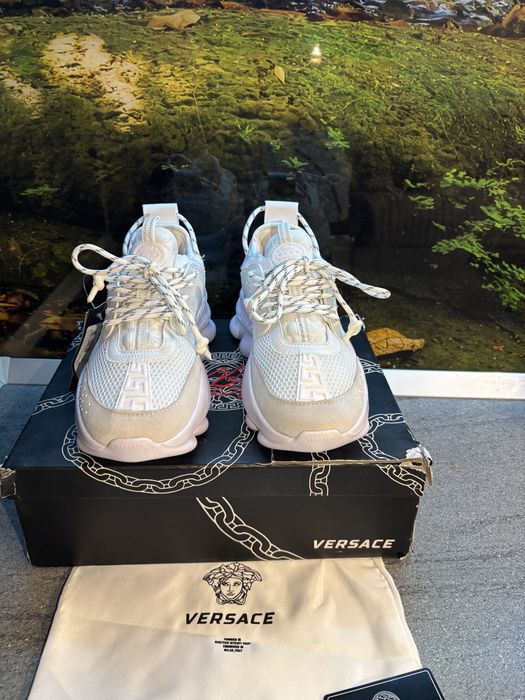 Versace chain reaction