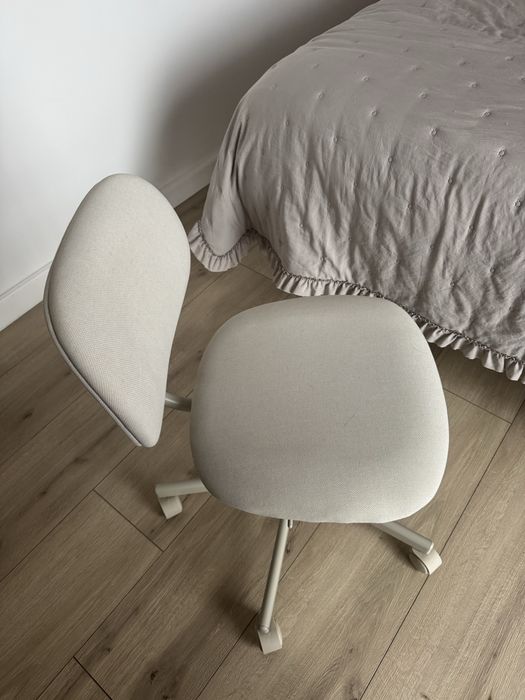 Scaun bej de birou Ikea