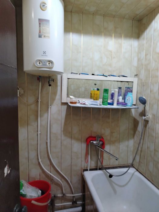 Срочно продаётся 2 х комнатная квартира в 10 микрорайоне