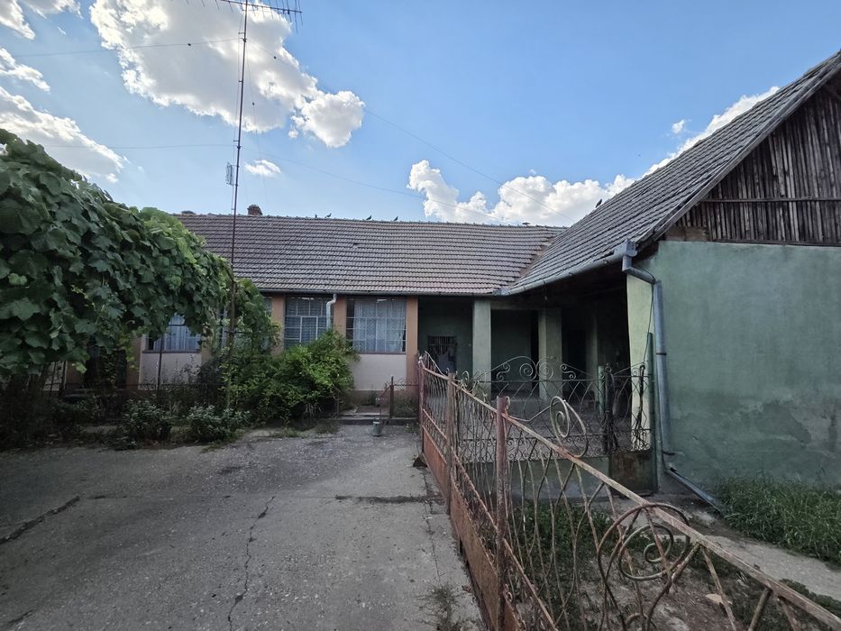 Vând casă in comuna Pădureni, 17 km de Timișoara. Citește cu atenție anunțul.