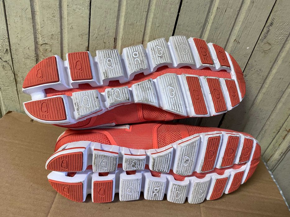 ''On Cloud''оригинални маратонки 37 номер