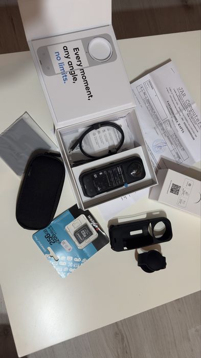 Insta360 X5 Expert 8K камера пълен комплет плус аксесоари и карта