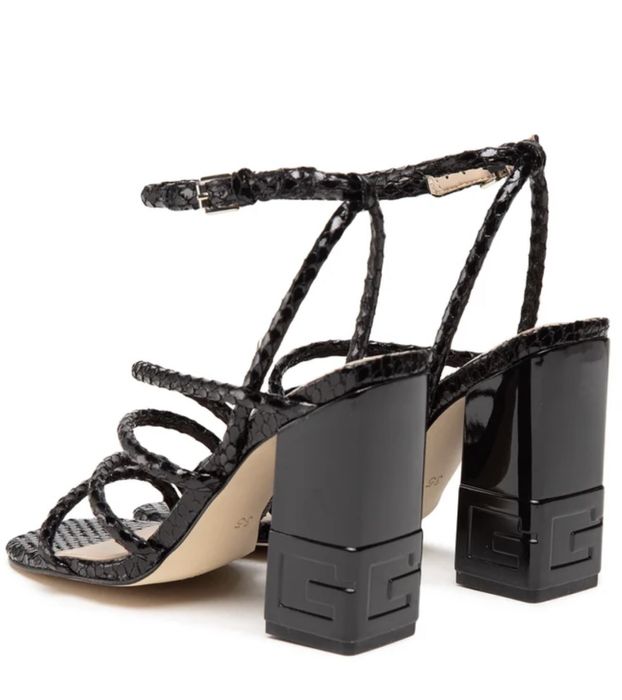 Сандали на ток Guess