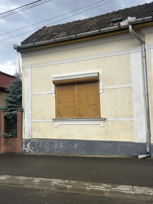 Casa in centru cu gradina in zona centrala