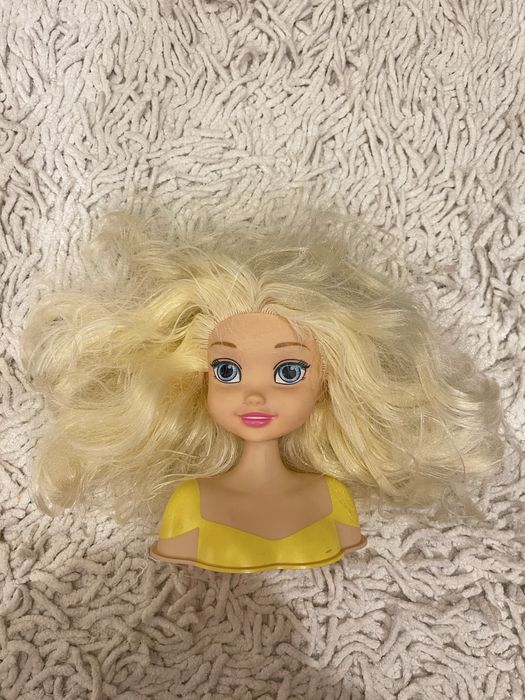 Кукла -голова доя причесок . В отличном состоянии