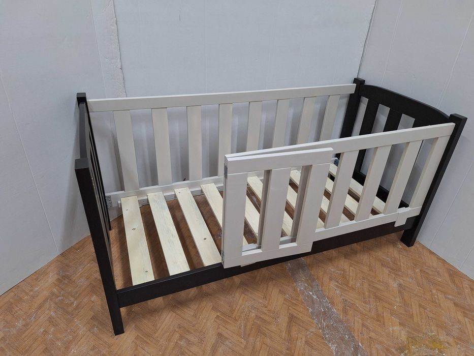 TRANSPORT GRATUIT.Pat pt copii din lemn masiv.Cod 124