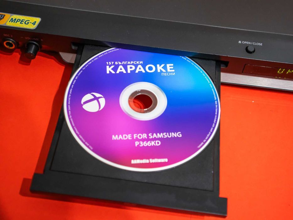 SAMSUNG караоке система DVD плейър с микрофон 150 бг песни DVD-P366KD