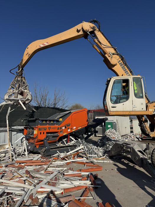 Inchiriem tocator vegetal / crengi / biomasa / lemn / deseuri