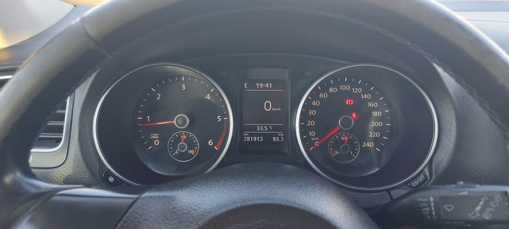 VW Golf 6 Variant 2011 | 1.6 TDI | Comfortline+ | Park Assist | Distribuție și Revizie Recente | Proprietar