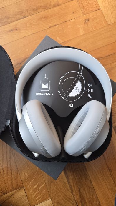 Bose Noise Canceling Headphones 700 - с гаранция 1 година