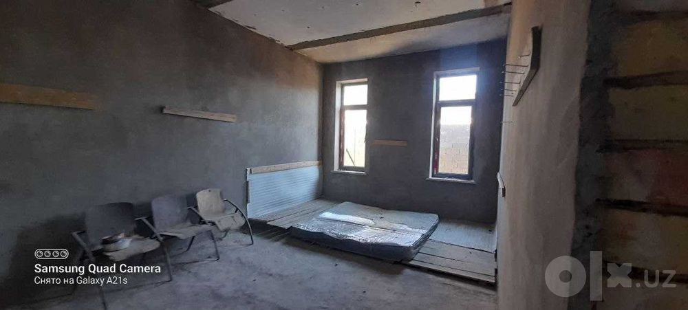 Olmazor tumani Chimboyda 2 sotil 3 qavatli korobka uy sotiladi.