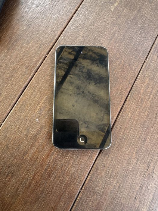 Ipod 3g touch очень старый айфон почти из самых первых