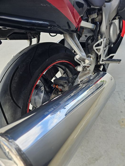 Honda CBR F4i cauta Pilot nou