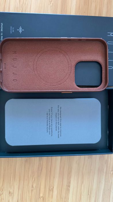 MUJJO - кейс от естествена кожа за iPhone 15 Pro