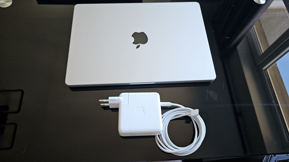 MacBook Pro M3 Pro / 18GB / 1TB
