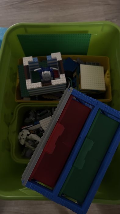 Продам лего  целая коробка