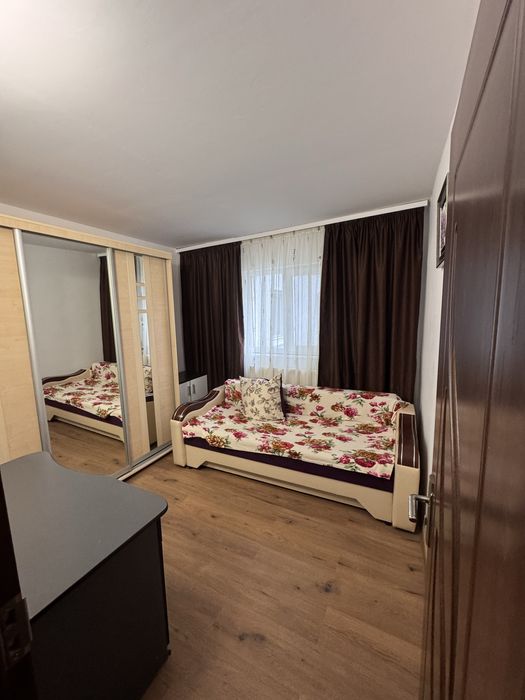Apartament de inchiriat 3 camere/ Baza 3
