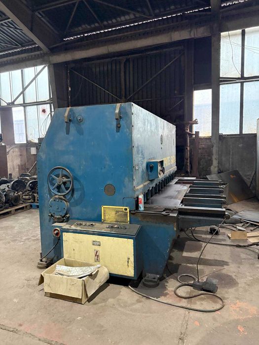 Лентоотрезна машина и Гилотина