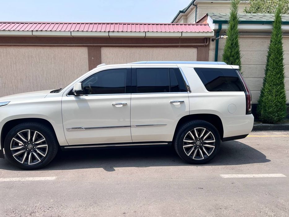 CADILLAC ESCALADE Sotiladi xolati allo