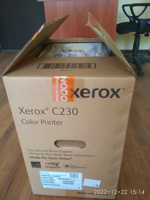 Цветной принтер Xerox C 230