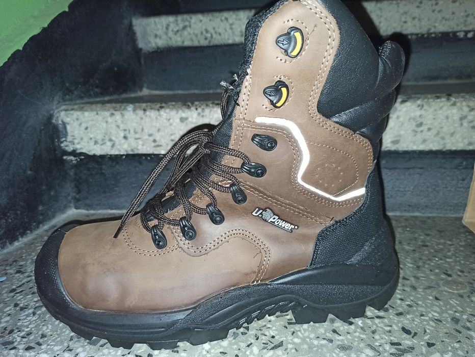 Работни обувки с метално бомбе