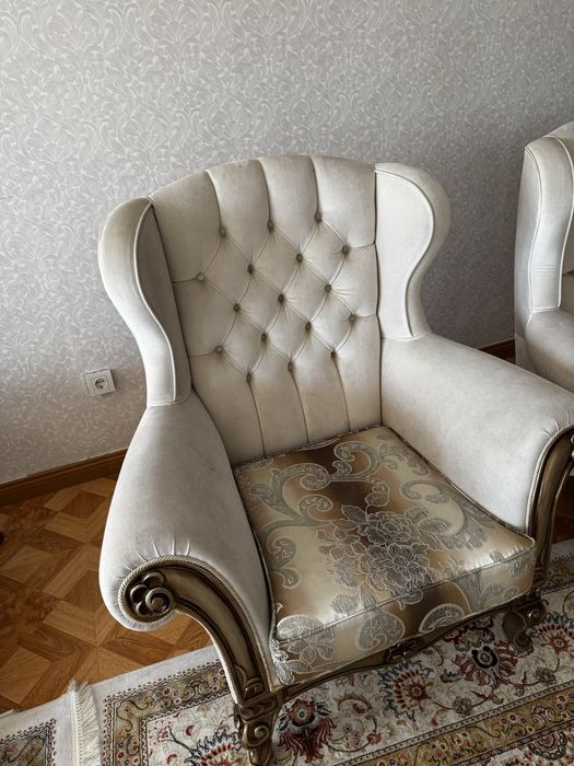 Продается диван и два кресла в комплекте