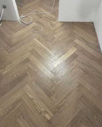 Укладка ламината, линолеума и плинтусов