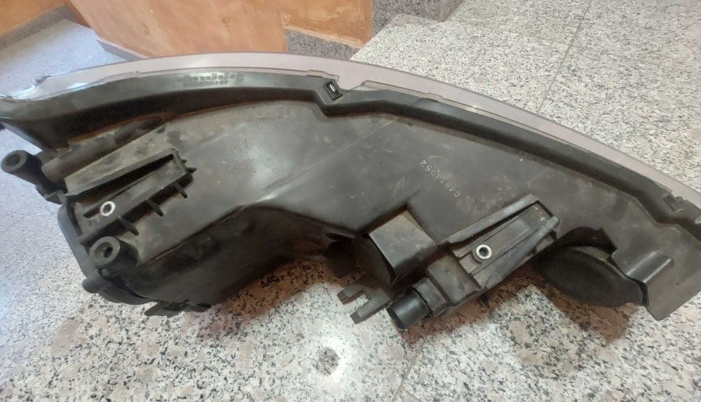 Ляв фар за audi a1