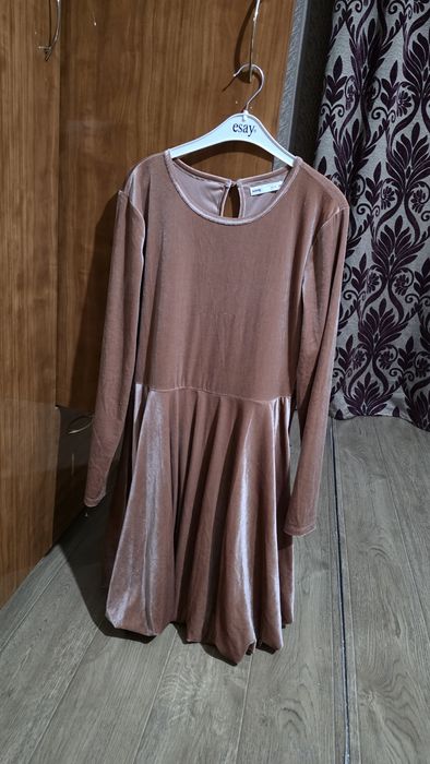 Продам платья женские